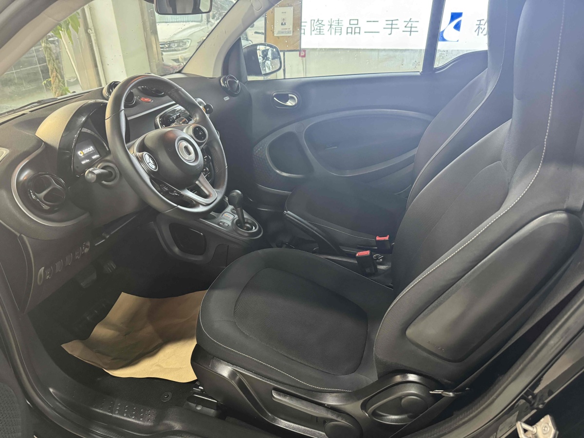 2016年4月smart fortwo  2015款 1.0L 52千瓦硬頂激情版