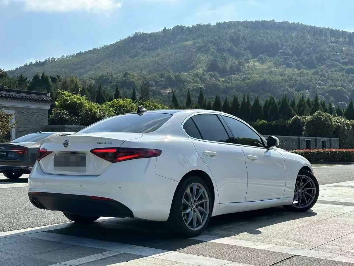 阿爾法·羅密歐 Giulia  2017款 2.0T 200HP 豪華版圖片