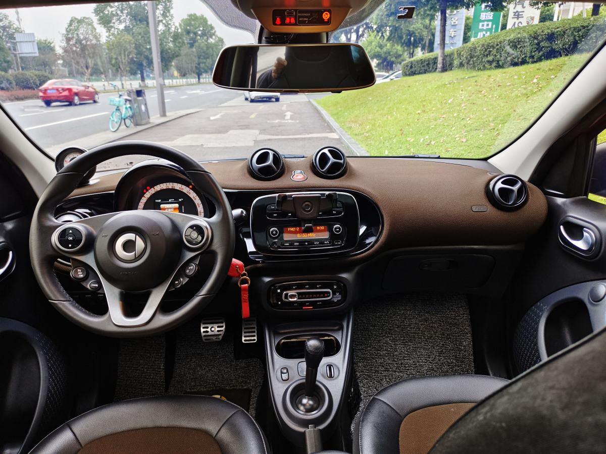 2018年10月smart forfour  2018款 0.9T 66千瓦風(fēng)尚型