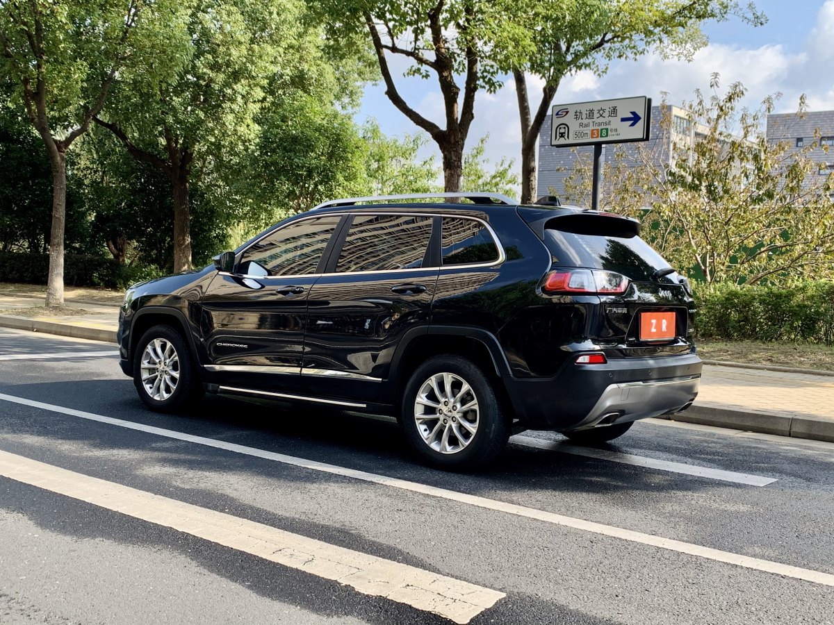 Jeep 自由光  2019款 2.0T 兩驅(qū)智享版 國VI圖片