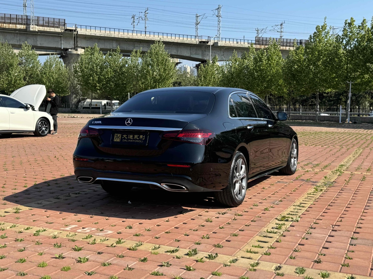 2020年11月奔馳 奔馳E級  2021款 改款 E 300 L 運(yùn)動時(shí)尚型