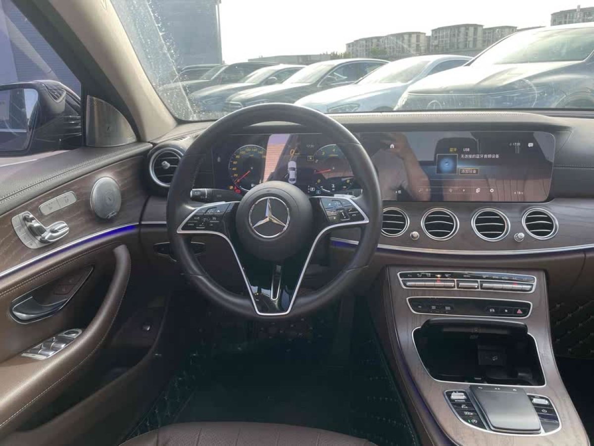 奔馳 奔馳E級  2021款 改款 E 300 L 時尚型圖片