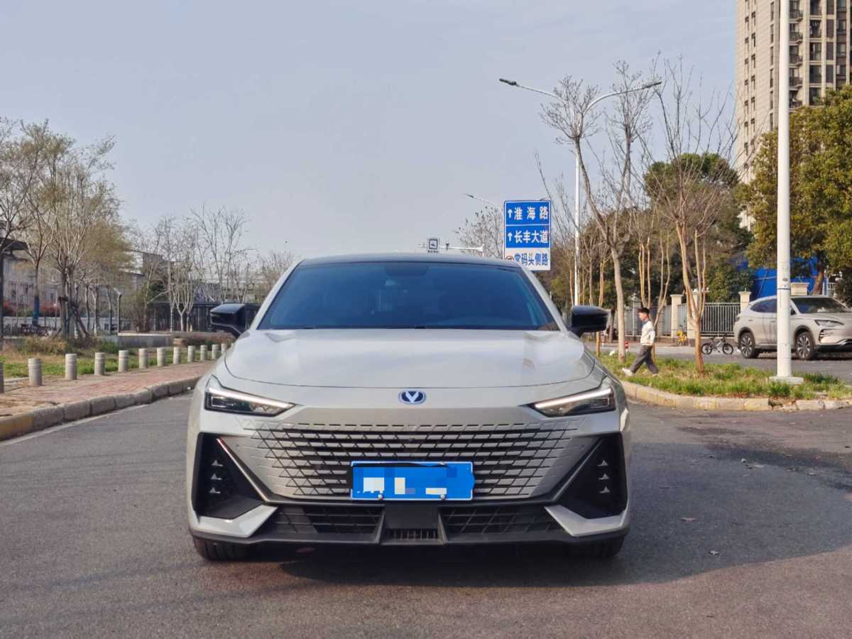 長(zhǎng)安 長(zhǎng)安UNI-V  2022款 1.5T 尊貴型圖片