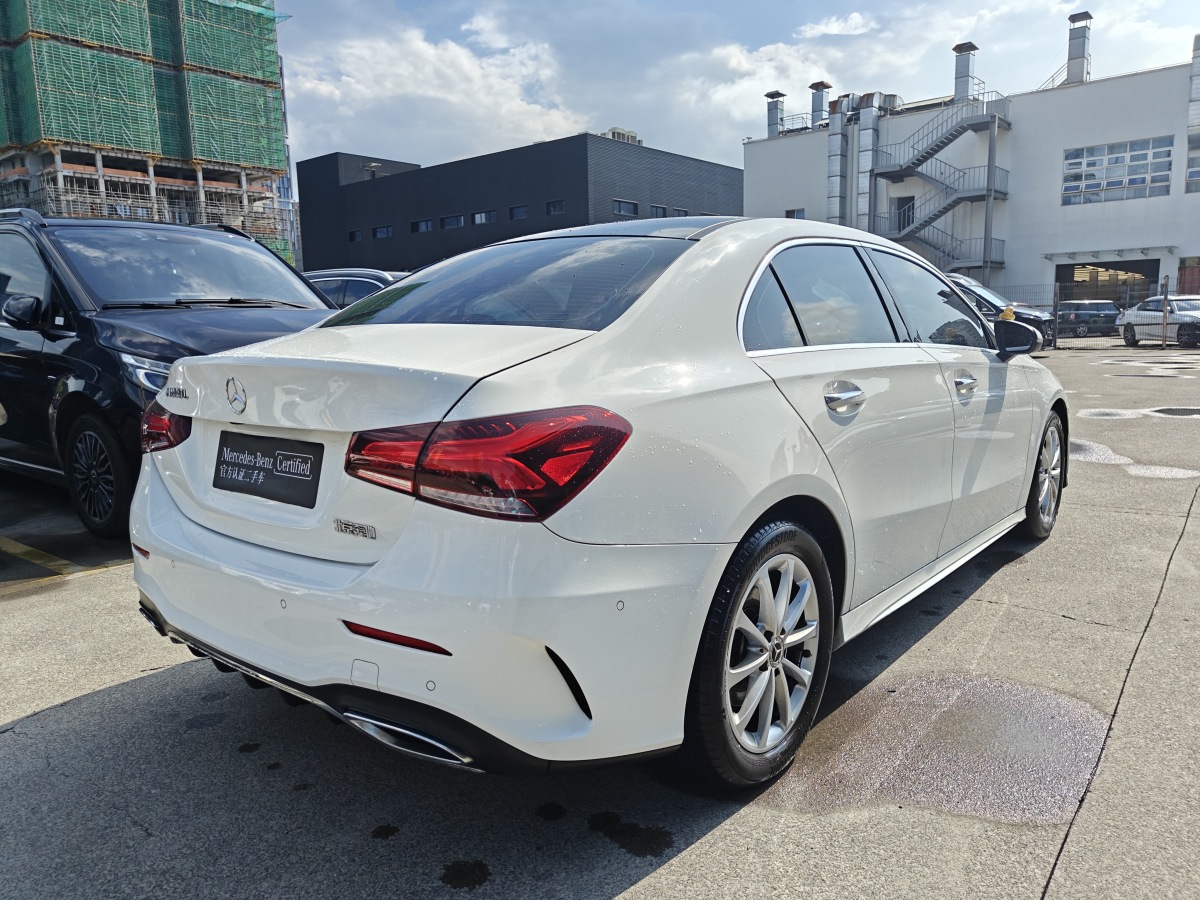 奔馳 奔馳A級(jí)  2019款  改款 A 200 L 運(yùn)動(dòng)轎車圖片