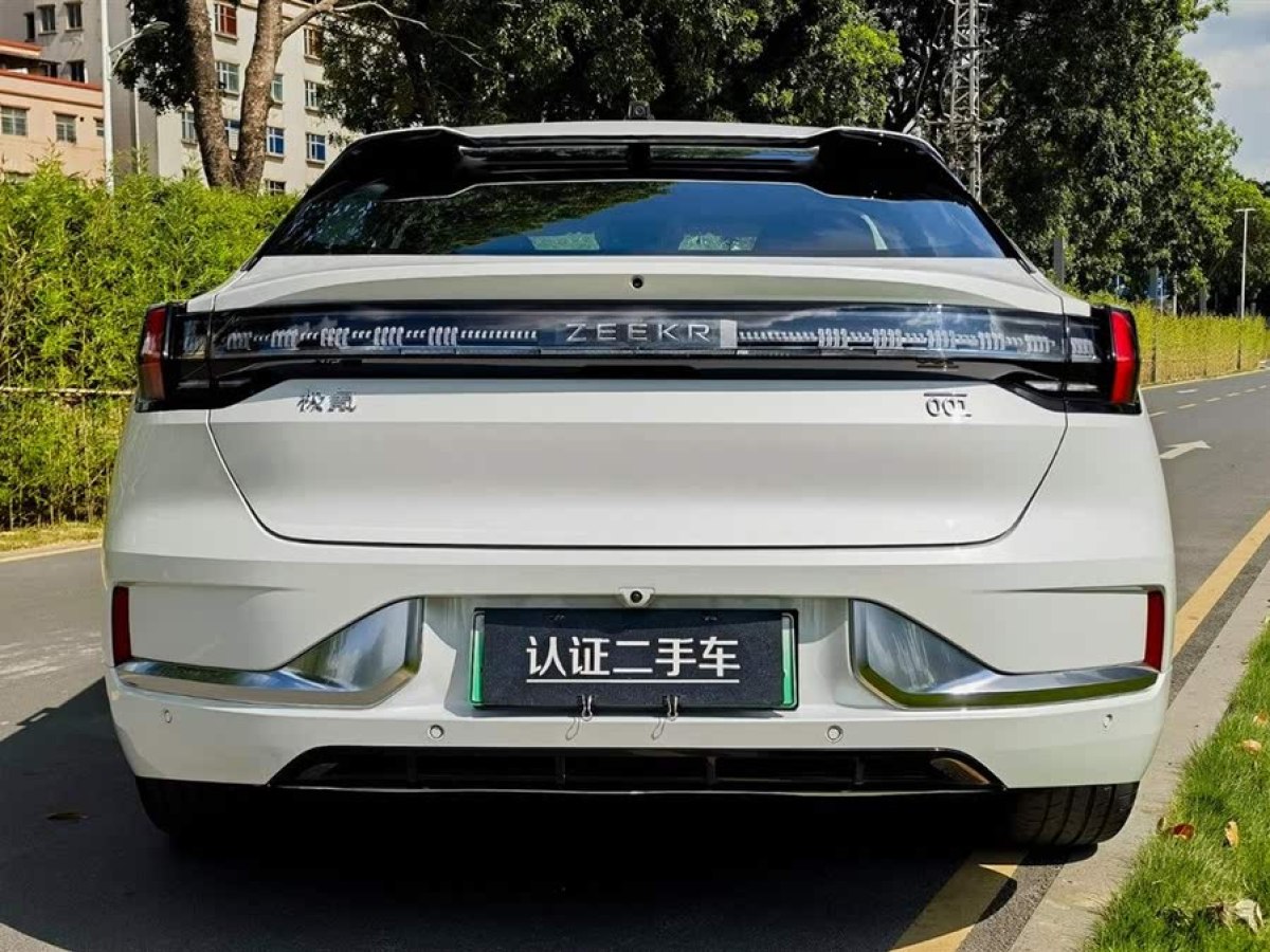 極氪 極氪001  2022款 長續(xù)航雙電機(jī) WE版圖片