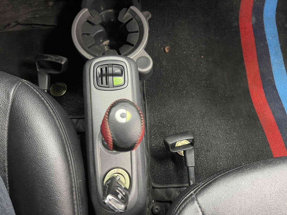 smart fortwo  2012款 1.0 MHD 硬頂標(biāo)準(zhǔn)版圖片