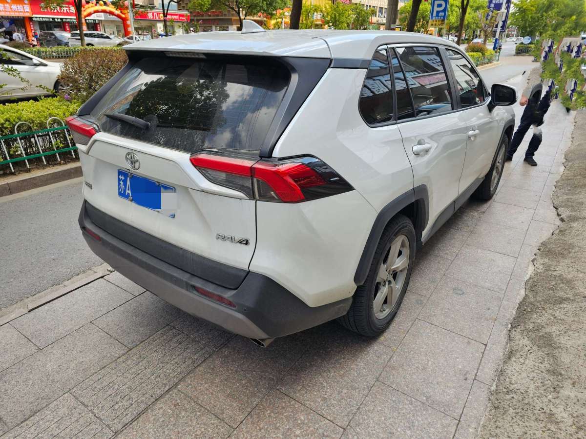 2022年1月豐田 RAV4榮放  2022款 2.0L CVT兩驅(qū)風(fēng)尚Plus版