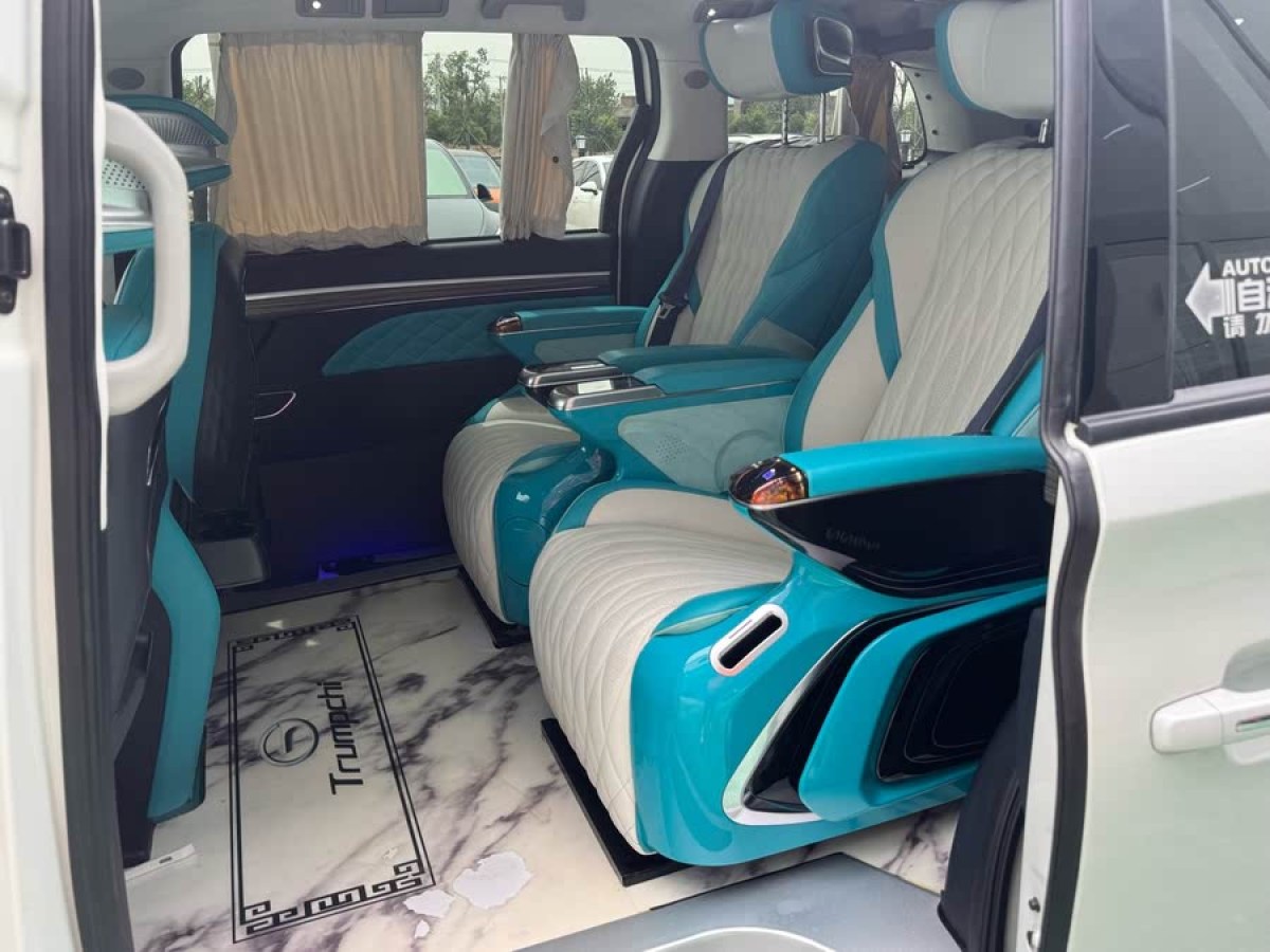 廣汽傳祺 M8  2024款 領(lǐng)秀系列 390T 尊享版圖片