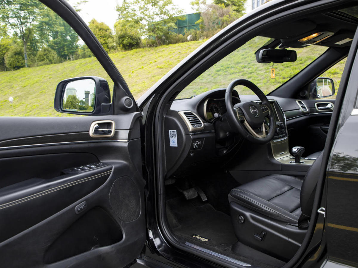 2014年9月Jeep 大切诺基  2014款 3.0TD 柴油 舒享导航版