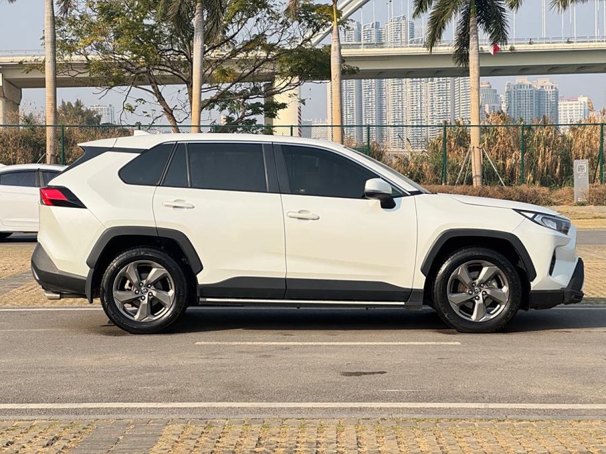 豐田 RAV4榮放  2020款 2.0L CVT四驅(qū)風(fēng)尚版圖片