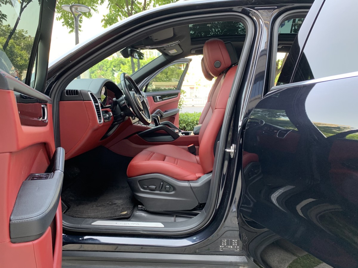 保時(shí)捷 Cayenne新能源  2022款 Cayenne E-Hybrid 2.0T 鉑金版圖片