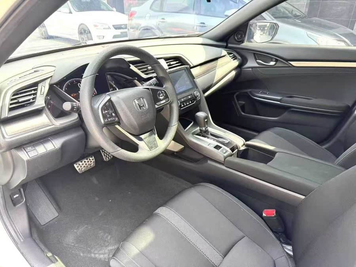 本田 思域  2021款 HATCHBACK 220TURBO CVT潮酷控圖片