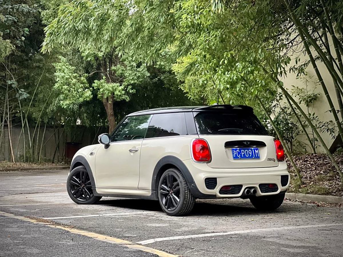 MINI MINI  2016款 2.0T COOPER S 表現(xiàn)派圖片