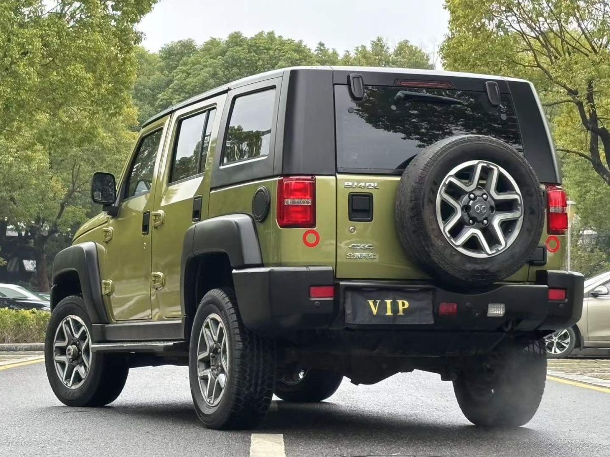 北京 BJ40  2016款 40L 2.0T 手動四驅(qū)尊貴版圖片
