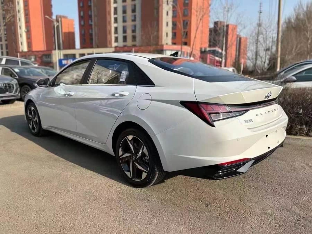 現(xiàn)代 伊蘭特  2022款 1.5L CVT LUX尊貴版圖片