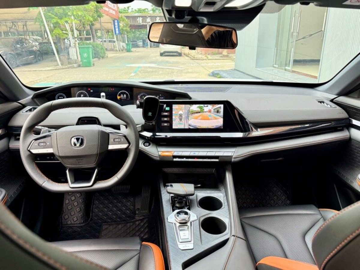 長安 長安UNI-V  2023款 1.5T 尊貴型圖片