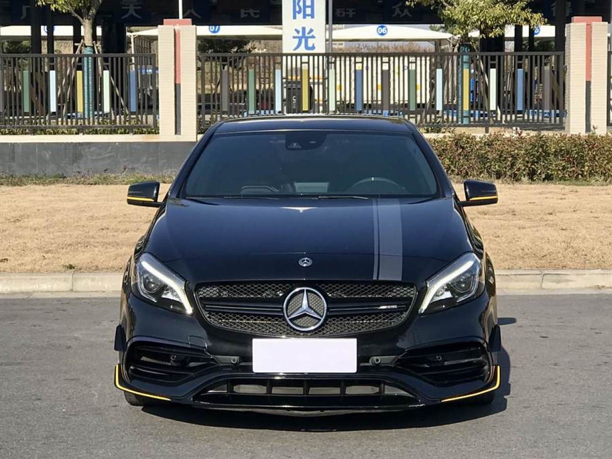 奔馳 奔馳A級(jí)AMG  2017款 AMG A 45 4MATIC 暗夜雷霆限量版圖片