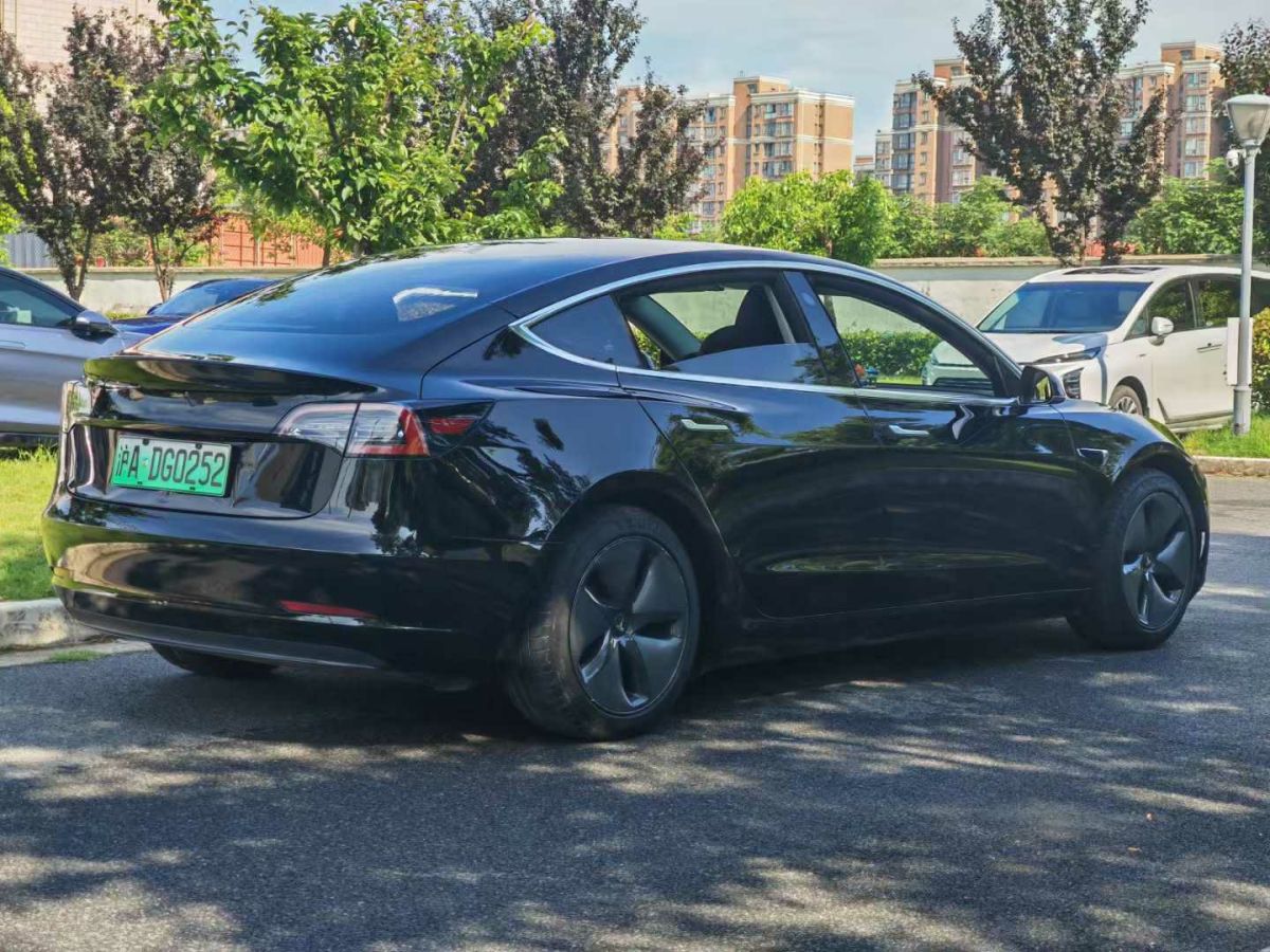 特斯拉 Model Y  2021款 標(biāo)準(zhǔn)續(xù)航后驅(qū)版圖片