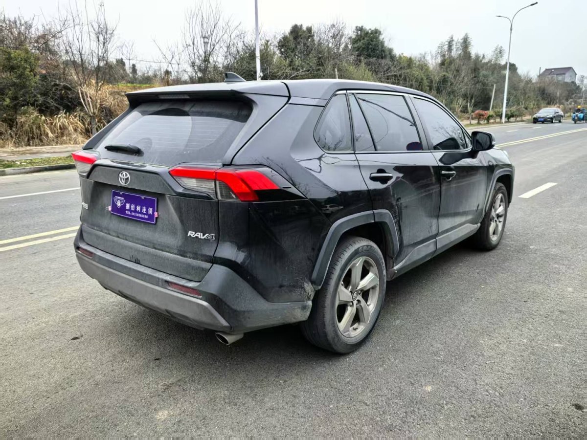 豐田 RAV4  2018款 榮放 2.0L CVT兩驅(qū)風(fēng)尚版圖片