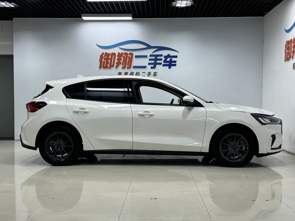 福特 福克斯  2022款 兩廂 EcoBoost 180 自動(dòng)競(jìng)速版圖片