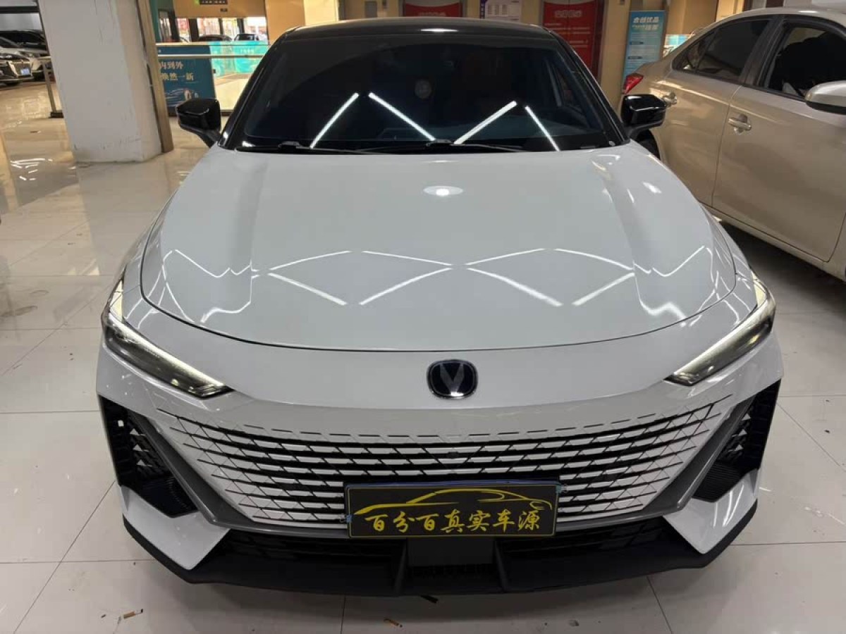 長安 長安UNI-V  2022款 1.5T 尊貴型圖片