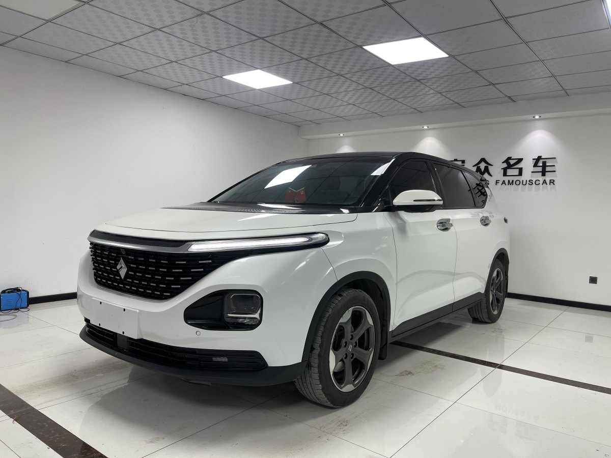 寶駿 RM-5  2019款 1.5T CVT 24小時(shí)在線尊貴型 7座圖片