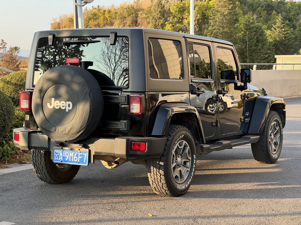 Jeep 牧馬人  2017款 3.0L Sahara 四門舒享版圖片