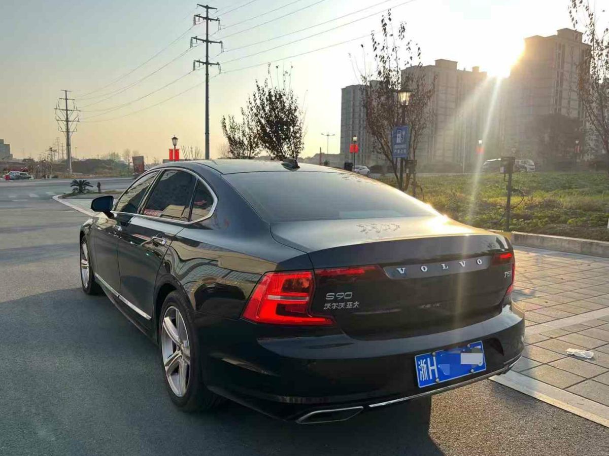 沃爾沃 S90  2018款 T4 智遠(yuǎn)版圖片