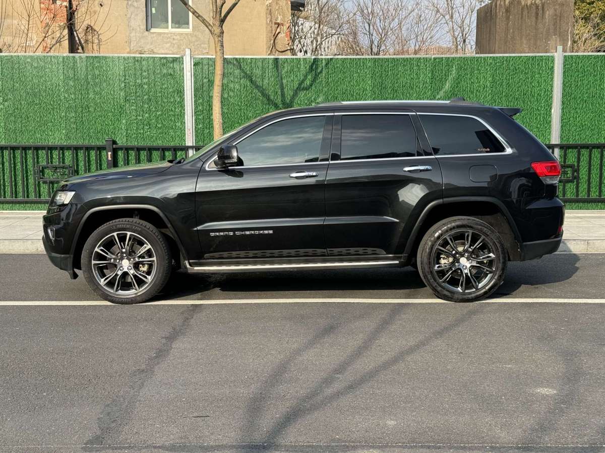 Jeep 大切諾基  2015款 3.0L 舒享導(dǎo)航版圖片