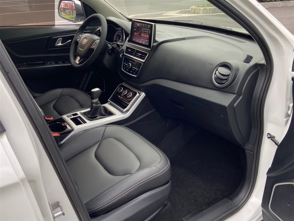 奔騰 X40  2019款  1.6L 手動(dòng)豪華型 國(guó)VI圖片