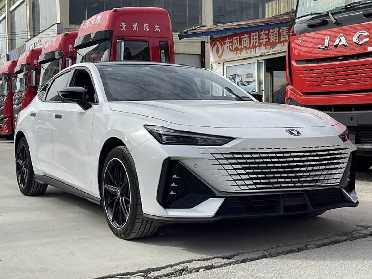 長(zhǎng)安 長(zhǎng)安UNI-V  2022款 1.5T 卓越型圖片