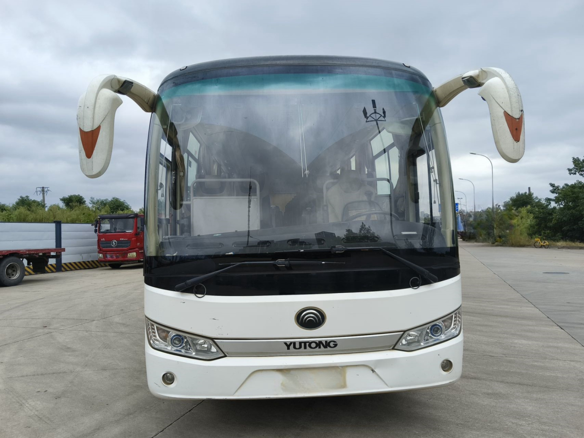 新款48座非營(yíng)運(yùn)宇通新能源ZK6115車型圖片