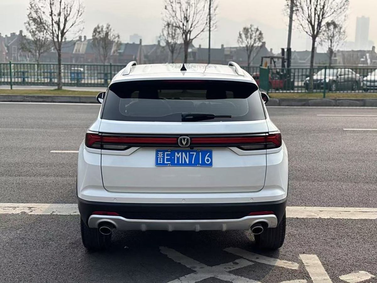 長(zhǎng)安 CS35 PLUS  2022款 藍(lán)鯨NE 1.4T DCT領(lǐng)航型圖片