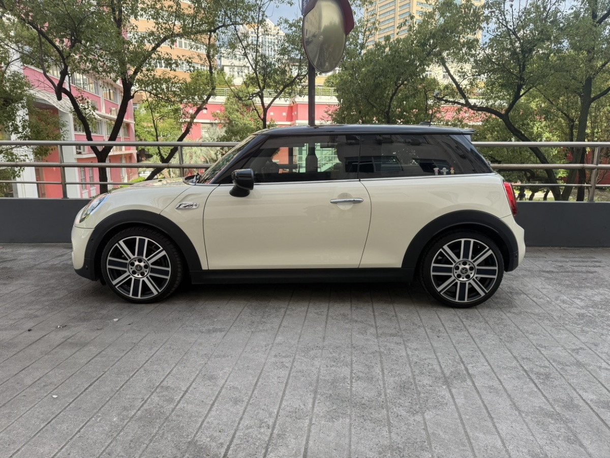 MINI MINI  2021款 2.0T COOPER S 藝術家圖片