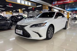 ES 雷克薩斯 260 卓越版