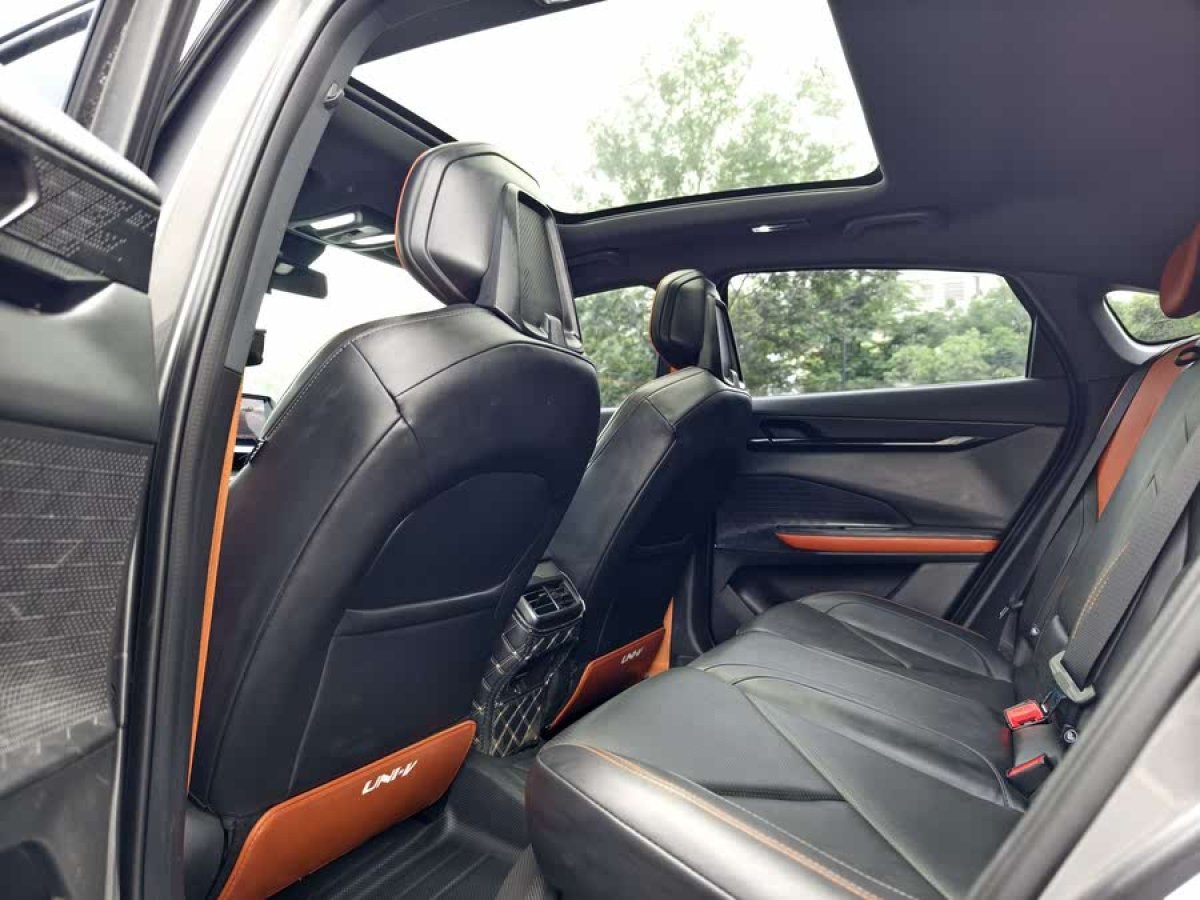 長安 長安UNI-V  2022款 1.5T 尊貴型圖片