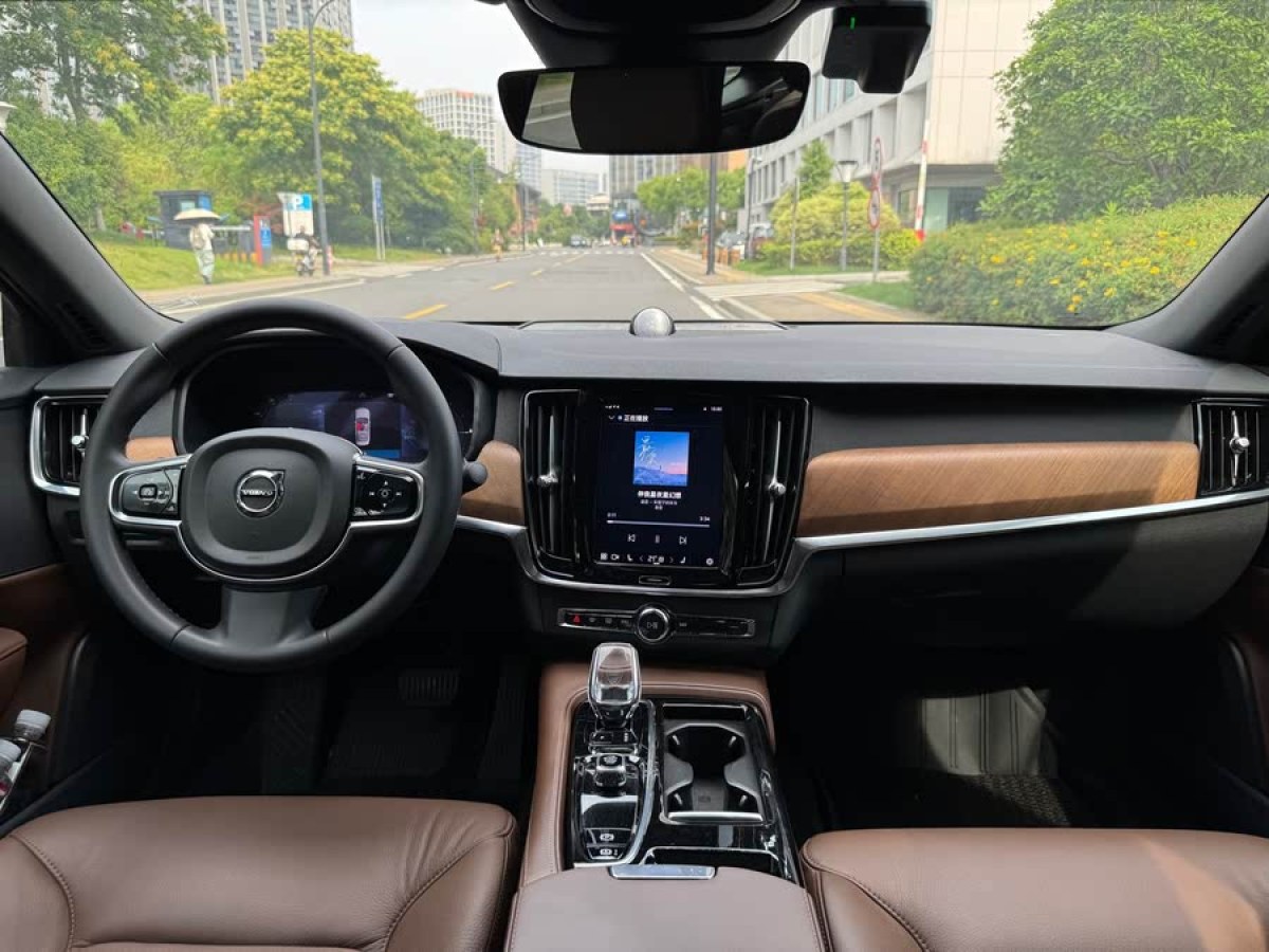 沃爾沃 S90新能源  2024款 T8插電式混合動(dòng)力 四驅(qū)長(zhǎng)續(xù)航智逸豪華版圖片