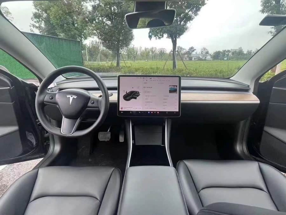 特斯拉 Model 3  2021款 改款 標(biāo)準(zhǔn)續(xù)航后驅(qū)升級版圖片