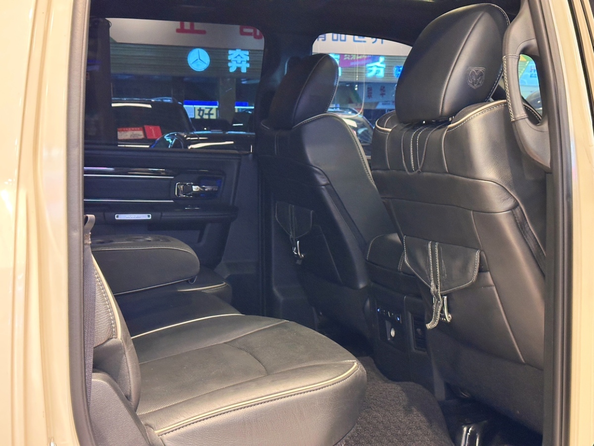 道奇 Ram  2017款 長(zhǎng)角號(hào) 5.7L 加長(zhǎng)版圖片