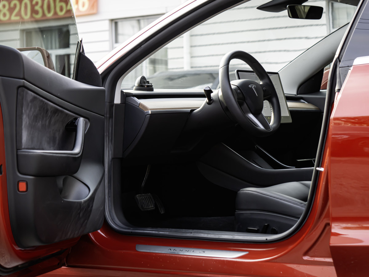 特斯拉 Model 3  2020款 改款 標(biāo)準(zhǔn)續(xù)航后驅(qū)升級(jí)版圖片