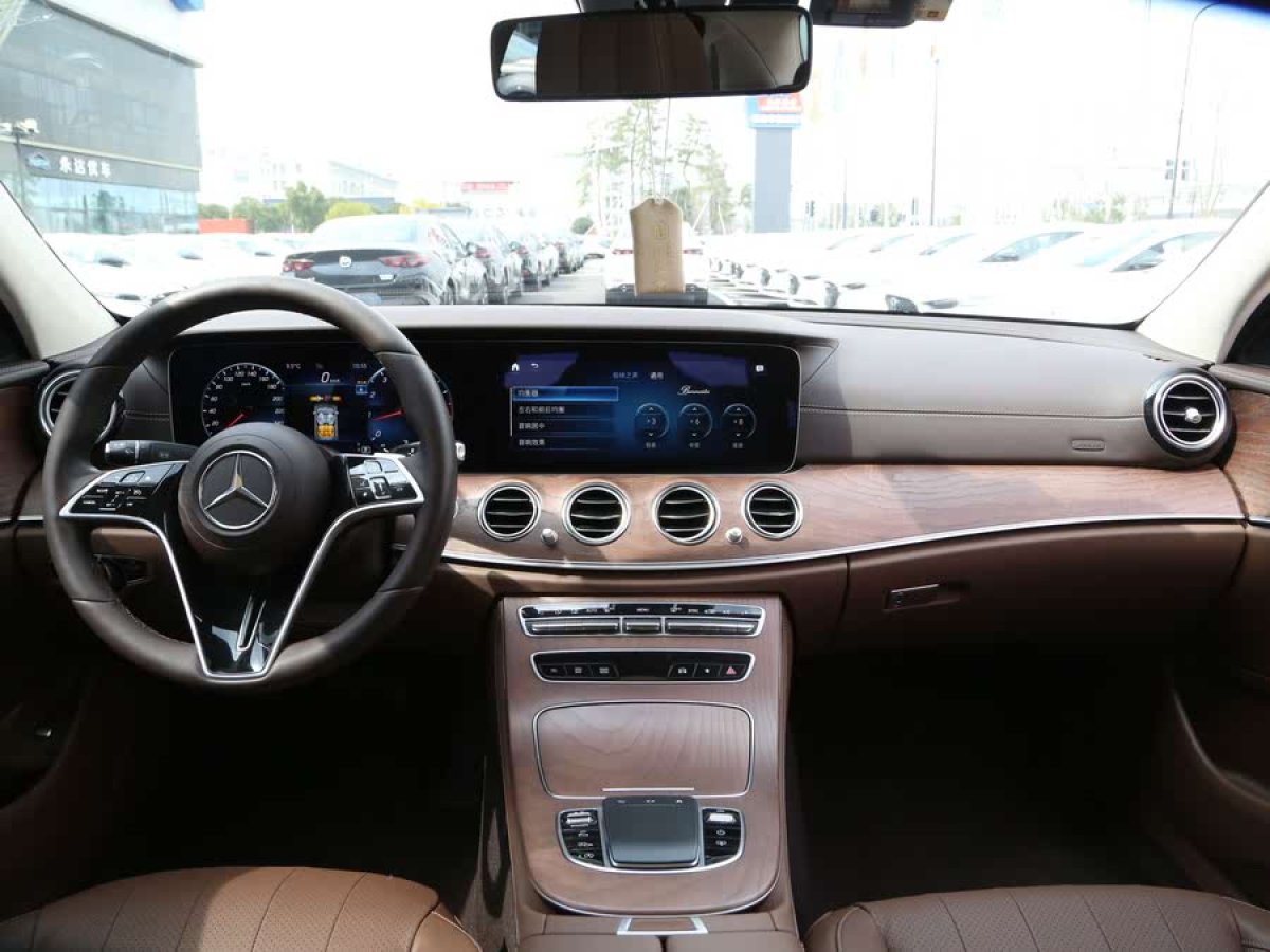奔馳 奔馳E級  2023款 改款 E 300 L 豪華型圖片