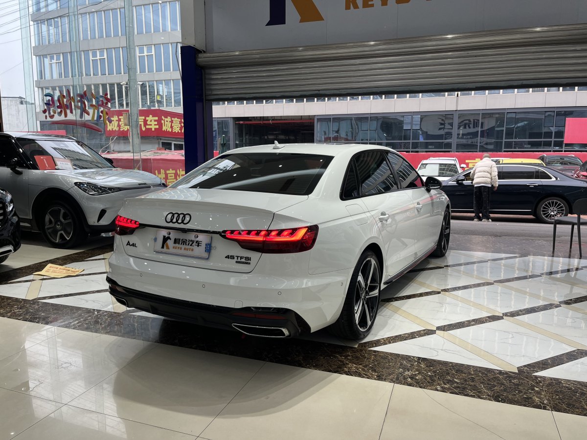 奧迪 奧迪A4L  2022款 45 TFSI quattro 臻選動感型圖片