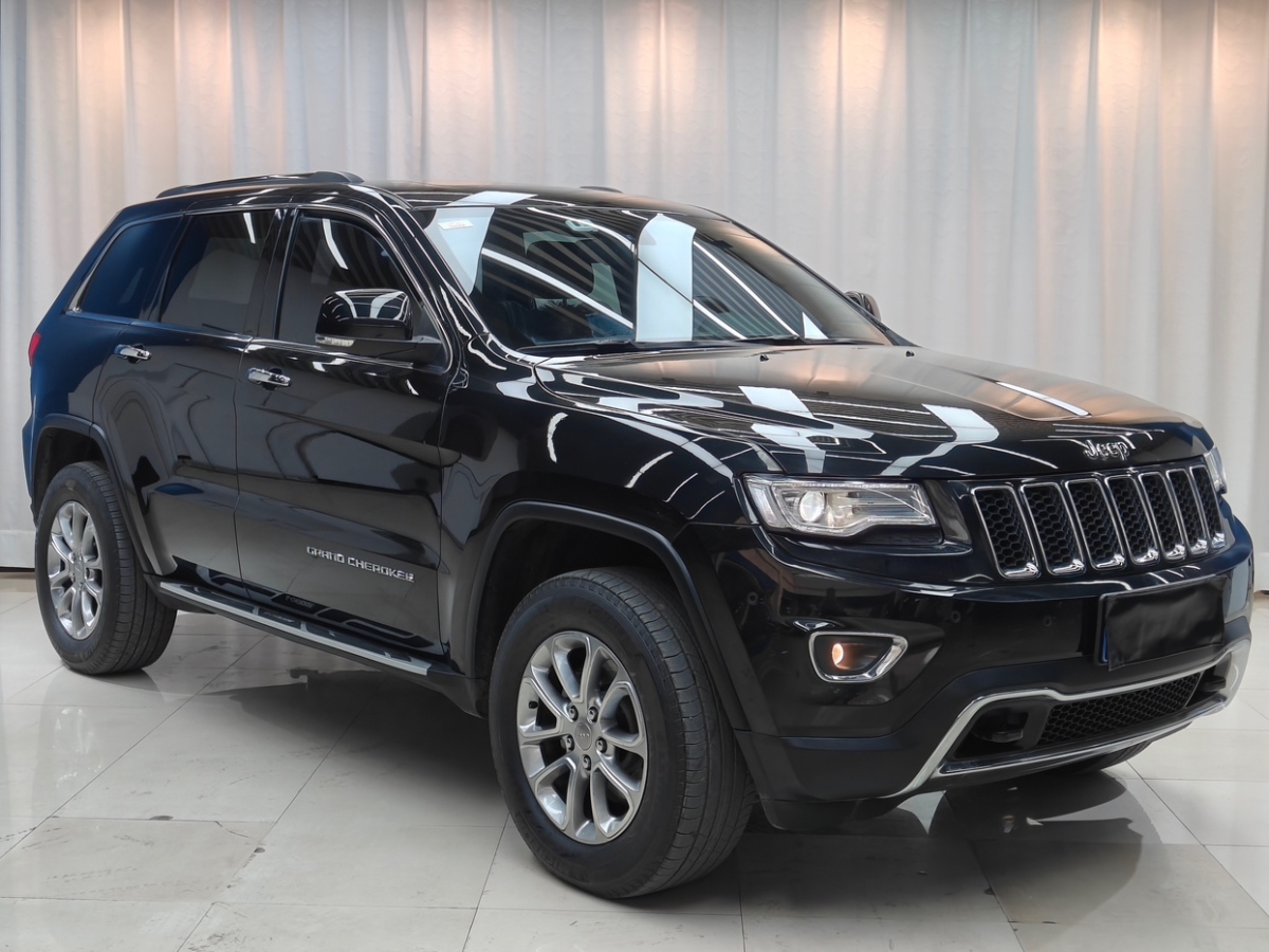 Jeep 大切諾基  2015款 3.0L 舒享導(dǎo)航版圖片