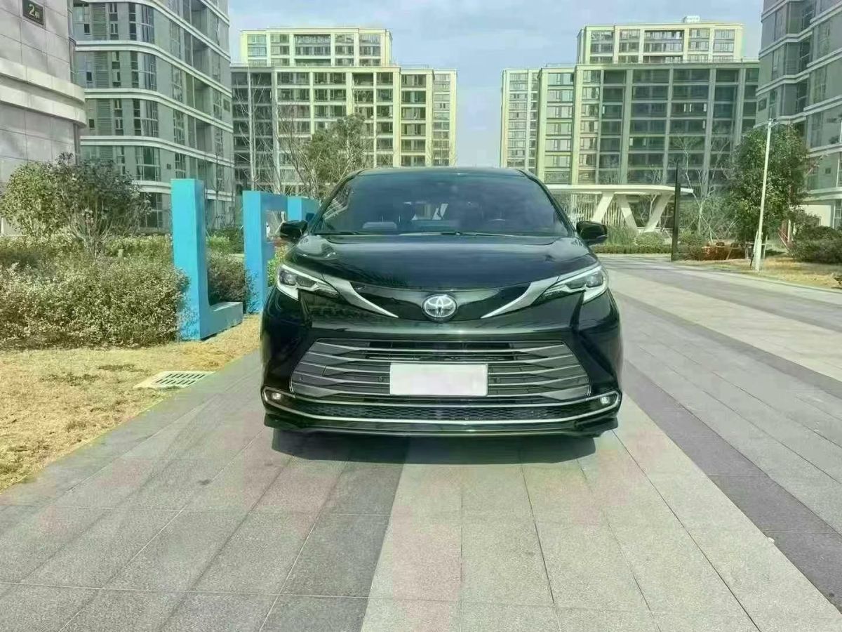 豐田 塞納 圖片