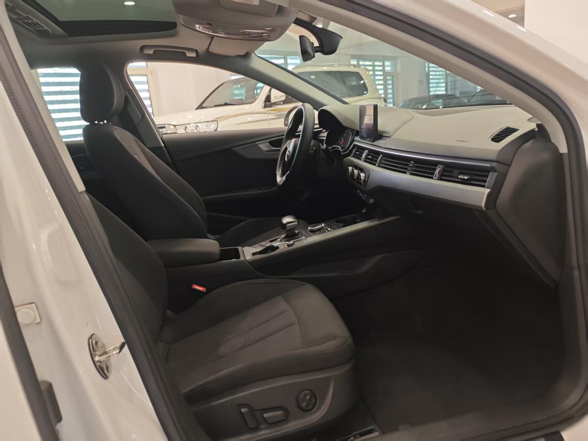 奧迪 奧迪A4L  2018款 30周年年型 40 TFSI 進取型圖片