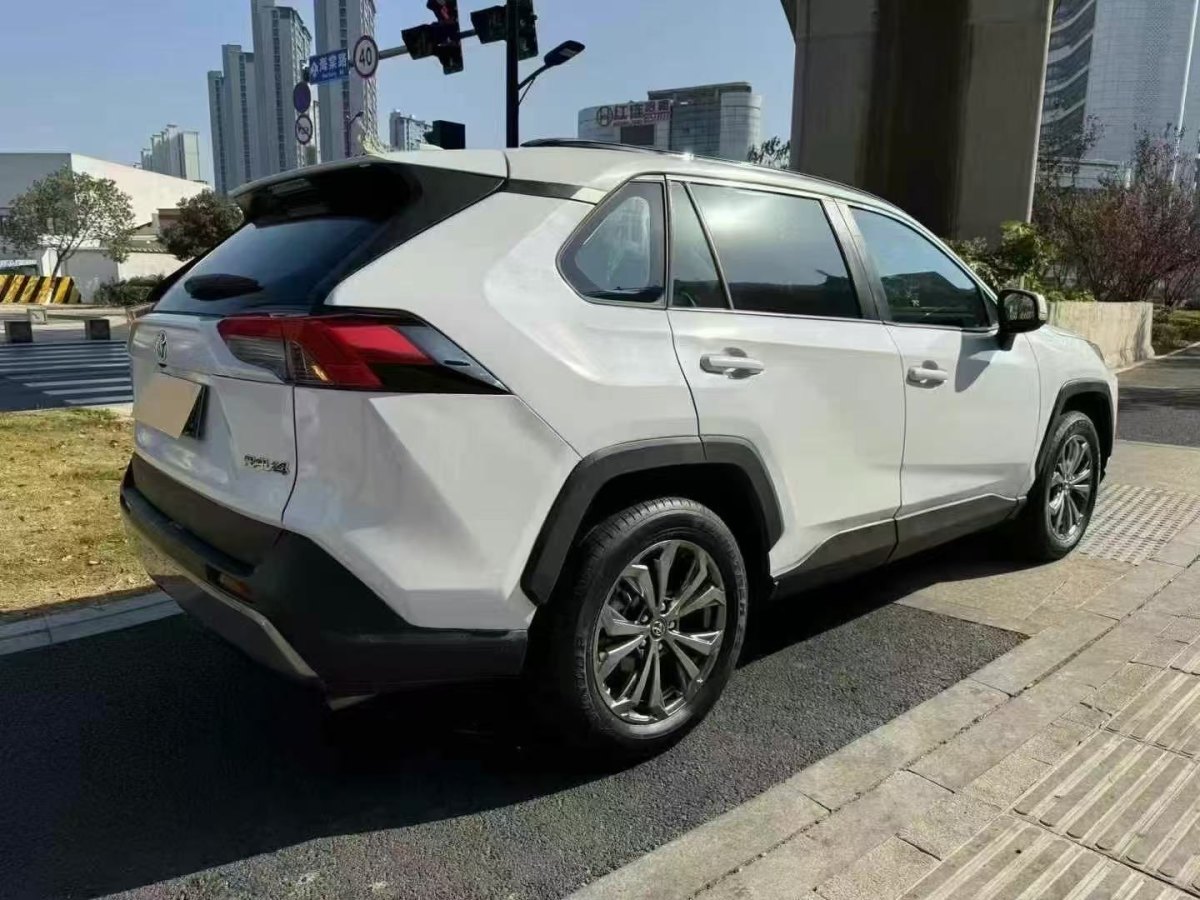 豐田 RAV4  2018款 榮放 2.0L CVT兩驅(qū)風(fēng)尚版圖片