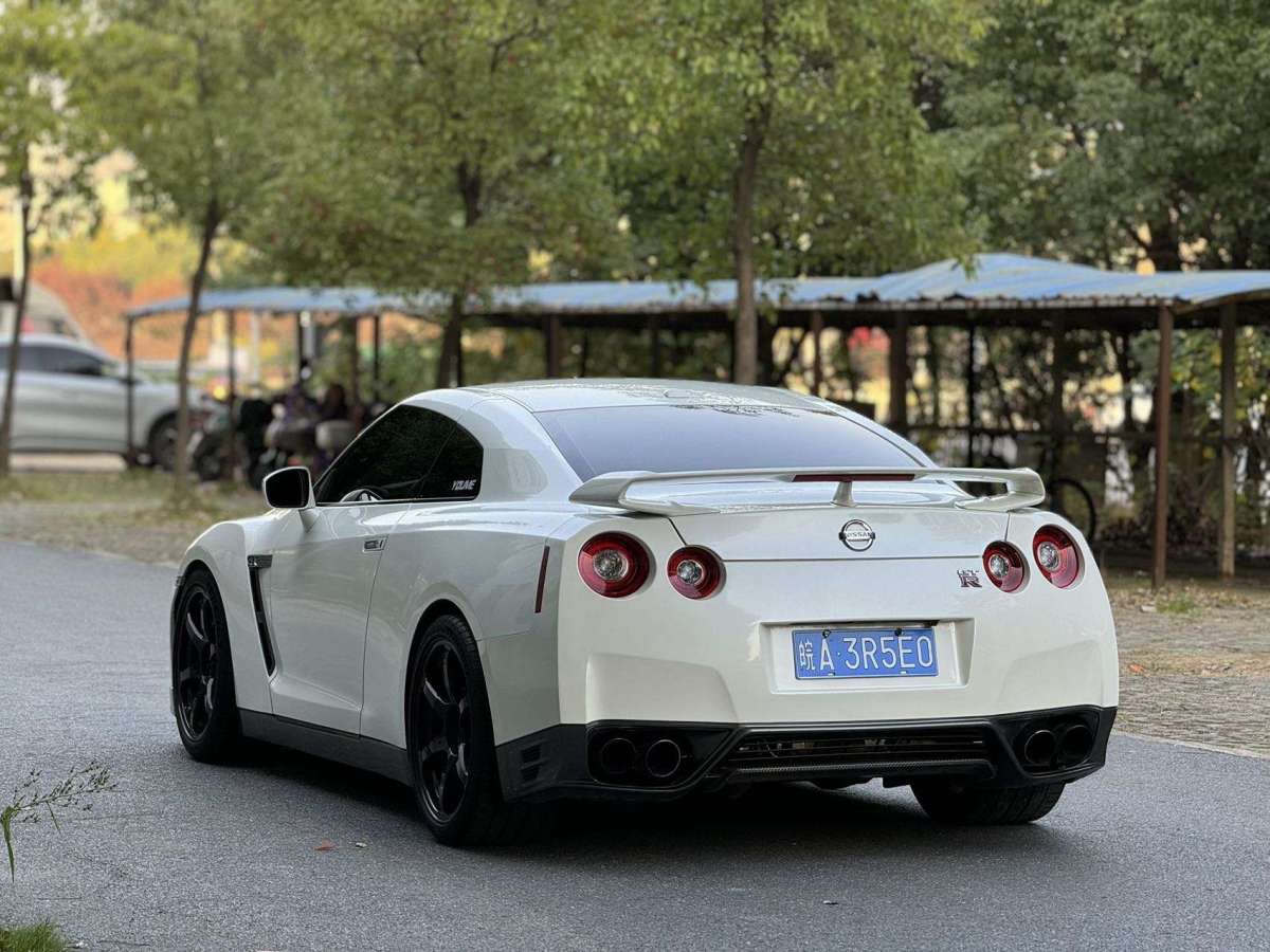 日產(chǎn) GT-R  2014款 3.8T Premium Edition 棕紅內(nèi)飾圖片