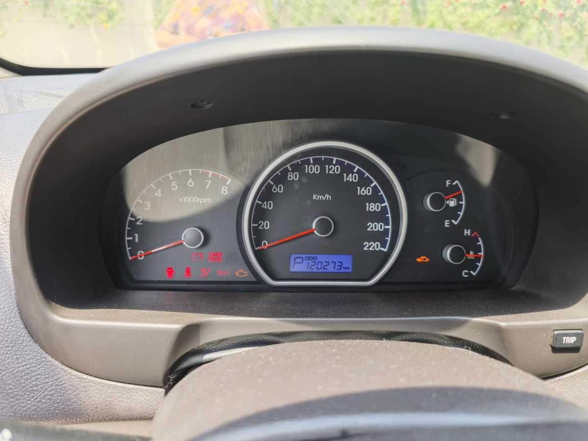 現(xiàn)代 悅動  2011款 1.6L 自動舒適型圖片
