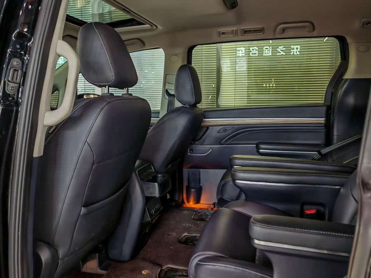 廣汽傳祺 M8  2024款 領(lǐng)秀系列 390T 尊享版圖片