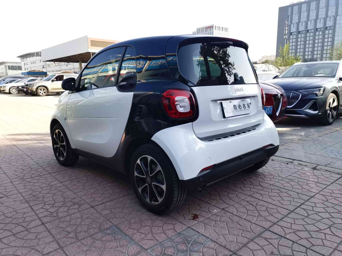 smart fortwo  2017款 1.0L 52千瓦硬頂摯愛特別版圖片